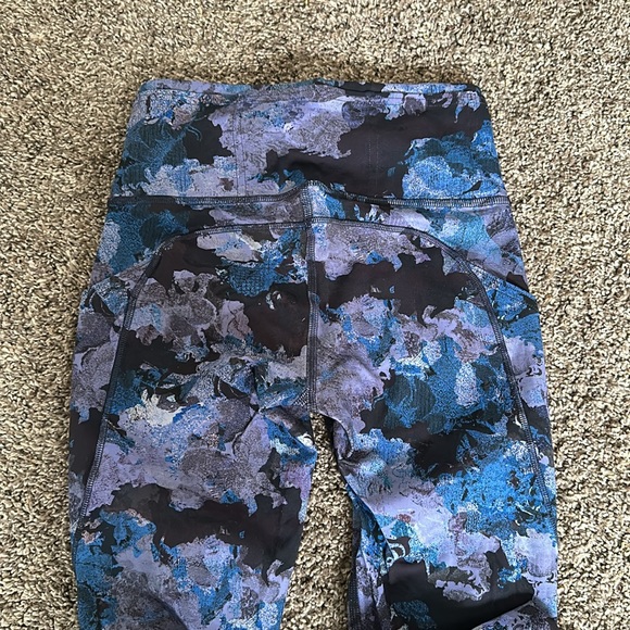 Fast and Free lululemon leggings - Picture 7 of 8